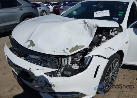 2018 Buick Regal Sportback Essence from USA, damaged, VIN W04GP6SX8J1130959